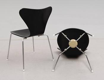 STOLAR, 6 st, "Sjuan", Arne Jacobsen för Fritz Hansen, Danmark, 1976.