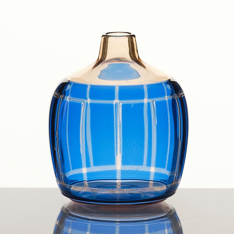 Sven Palmqvist, a 'Ravenna' glass vase, Orrefors 1964.