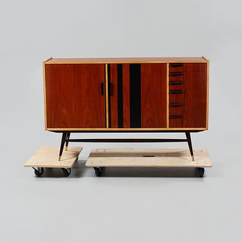 SIDEBOARD, 1900-talets tredje kvartal.