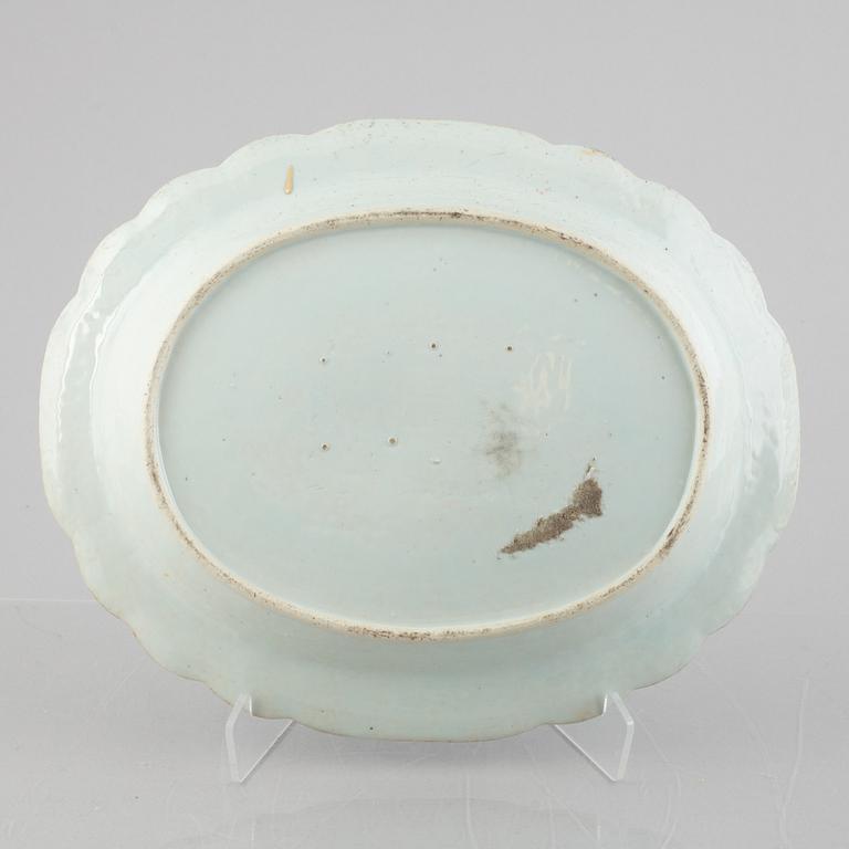 A porcelain tureen stand/serving dish, China, Qianlong (1736-95).