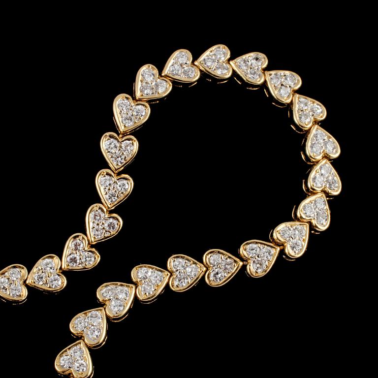 ARMBAND, 18k guld med briljantslipade diamanter totalt ca 2.85 ct. Vikt 15 g.