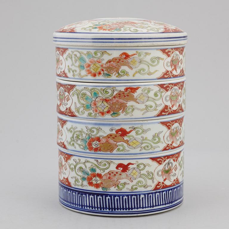 A Japanese four plan imari food bowls with cover, 19th century.