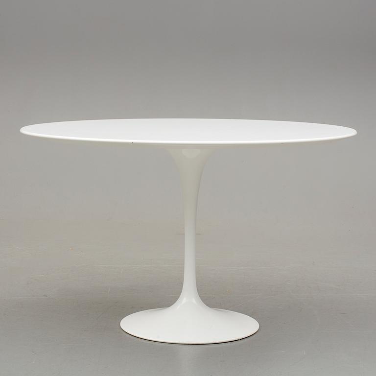 BORD, "Tulip", Eero Saarinen för Knoll International, 2000-tal.