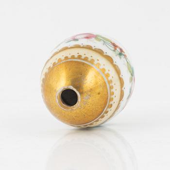 A porcelain egg, Russia, second half of the 20th century.
