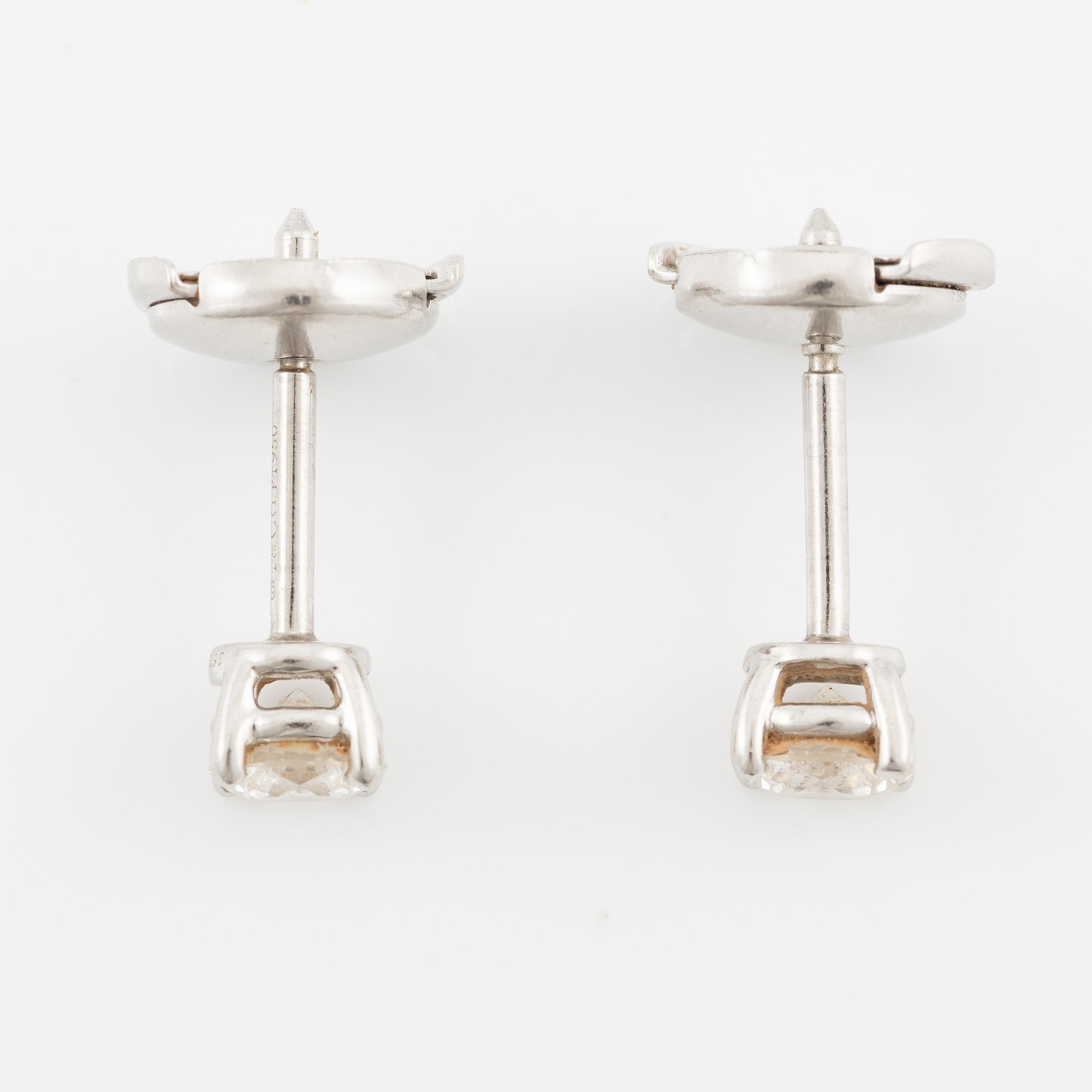 Tiffany & Co ett par örhängen platina med runda briljantslipade diamanter.