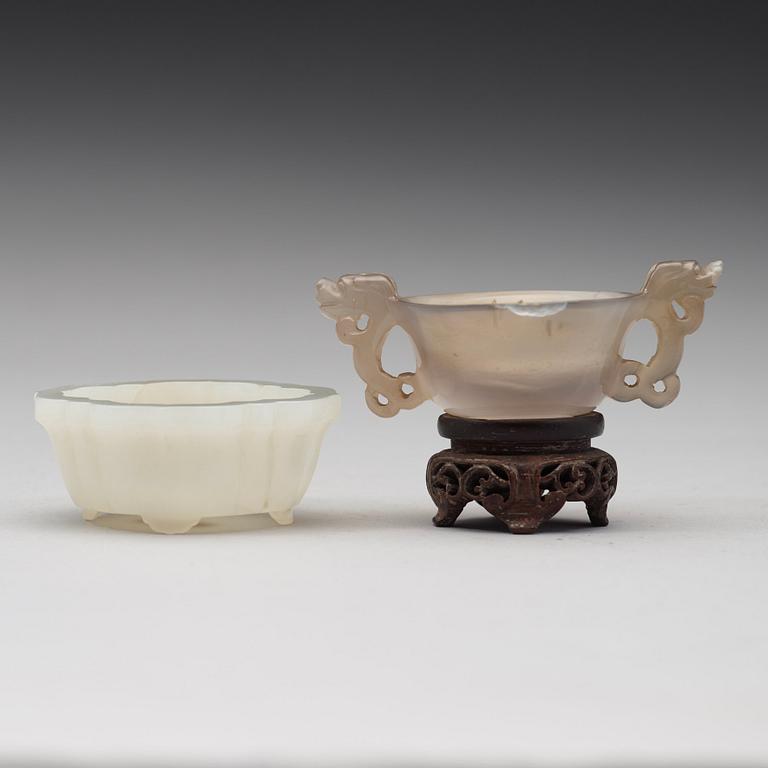 A small nephrite bowl and an agate cup, late Qing dynasty (1644-1912).