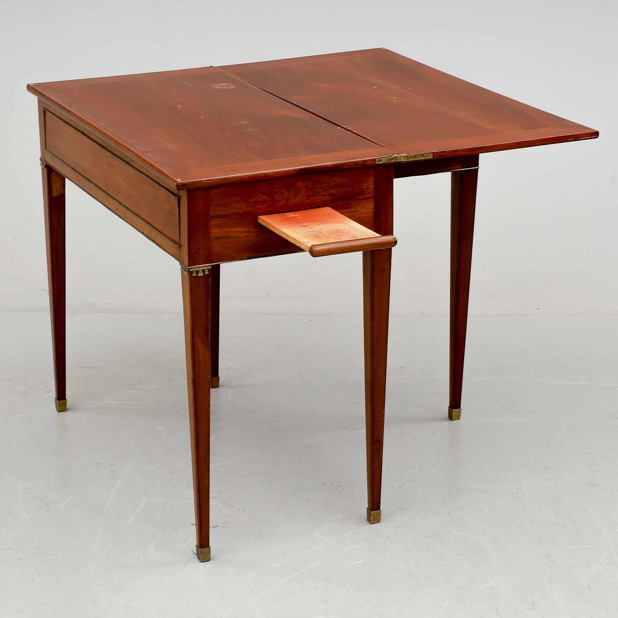 SPELBORD, sengustavianskt, omkring år 1800.