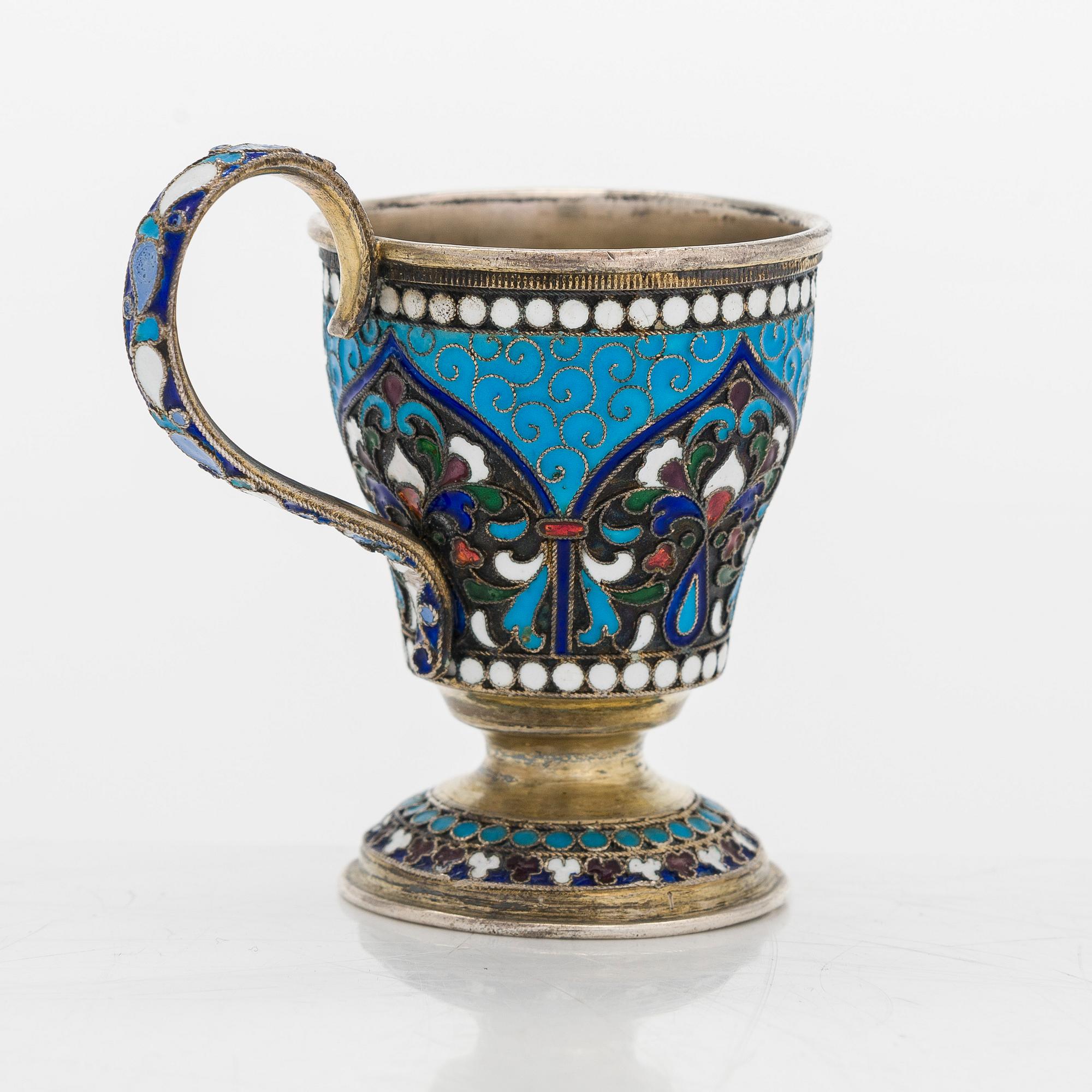 A gilded silver and cloisonné enamel cup, Moscow 1898-1914.