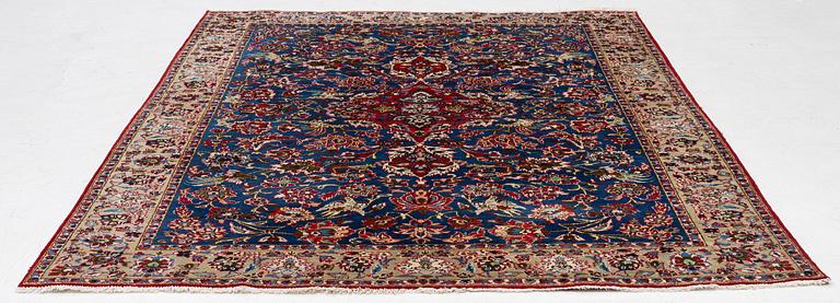 A Najafabad carpet, c. 293 x 202 cm.