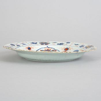 An imari dish, Qing dynasty, 18th Century.