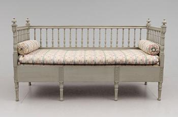 SOFFA, sengustaviansk, omkring år 1800.