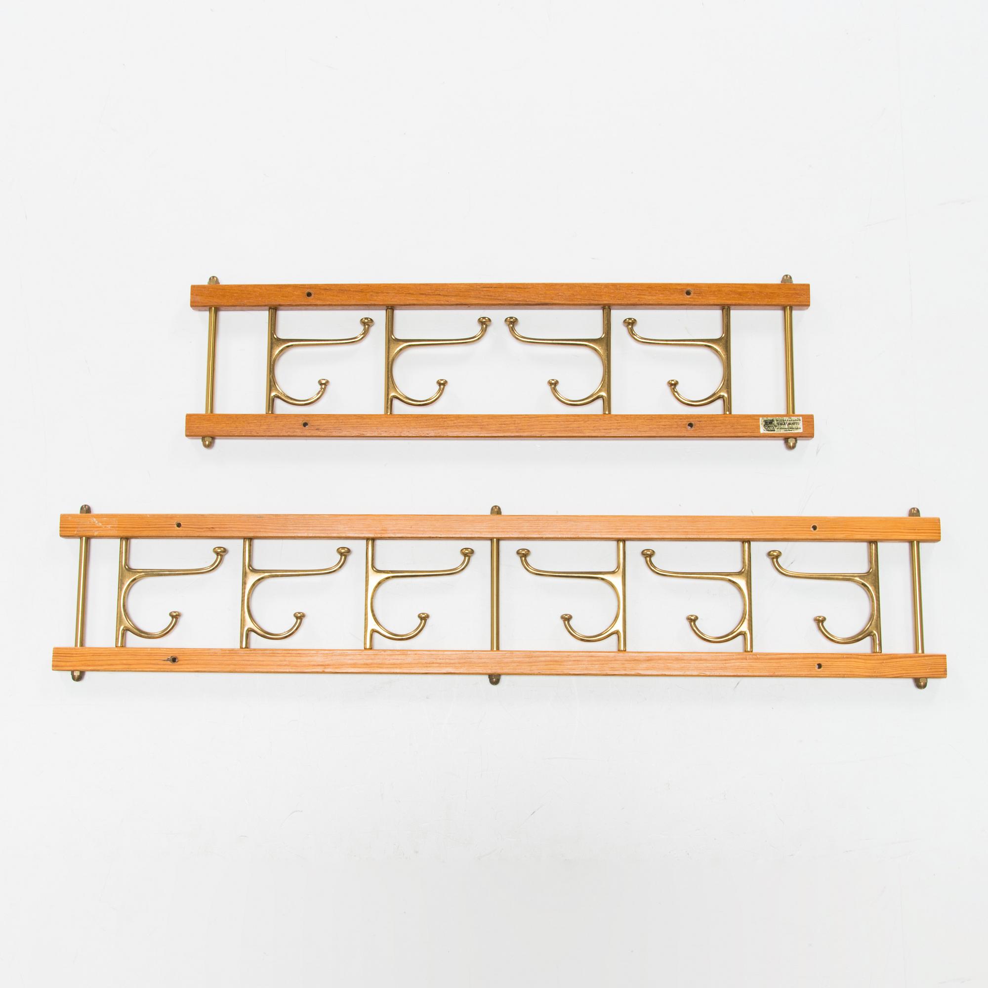 Klädhängare, 2 st, "Dekorativ", Skoglunds metallgjuteri, Anderstorp, 1900-talets mitt.