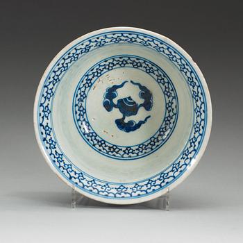 A blue and white bowl, Qing dynasty.