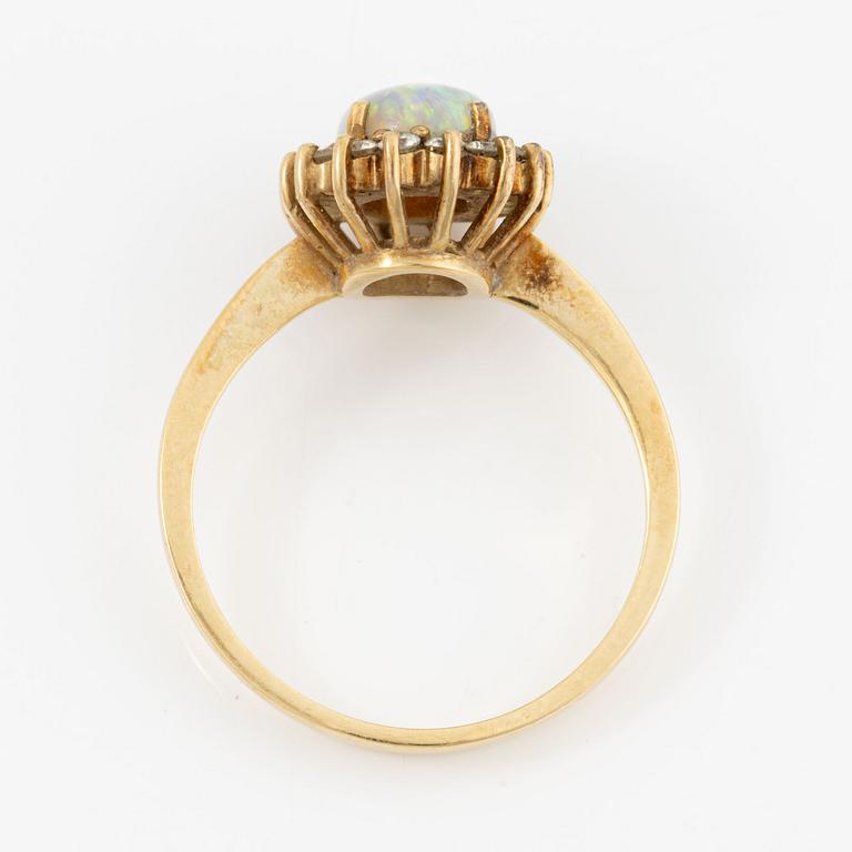 Ring, H.Stern, 18K gold with opal and brilliant-cut diamonds.