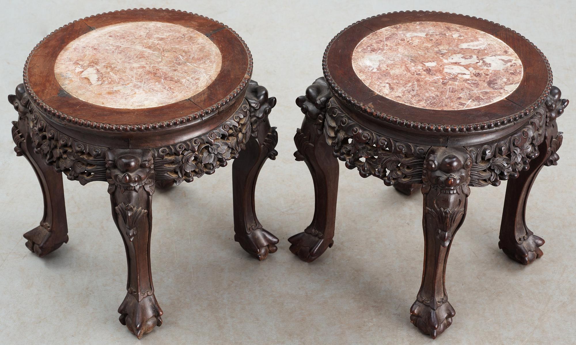 A pair of large blue and white fish basins/flower pots, late Qing dynasty, circa 1900.