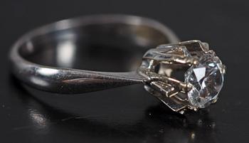 RING, 18 K vitguld med diamant ca 0,50 ct.