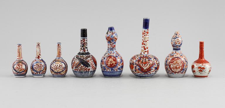 MINIATYRVASER, 8 st, porslin, Japan. 1800/1900-tal.
