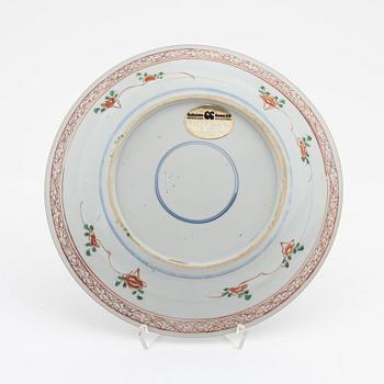 A Chinese famille verte porcelain dish, Qing dynasty, Kangxi (1662-1722).