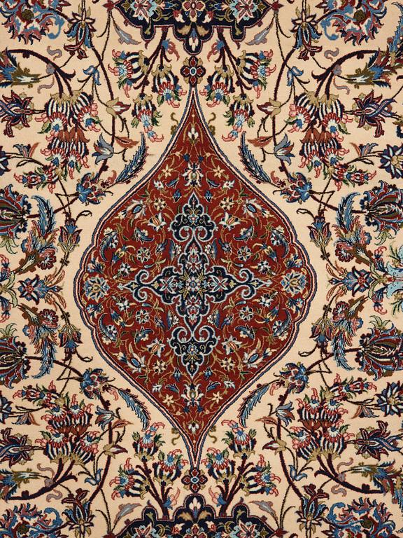 MATTA. Old Isfahan Nazeri nedjad. 240,5 x 157,5 cm (samt en kortsida med en cm slätväv,