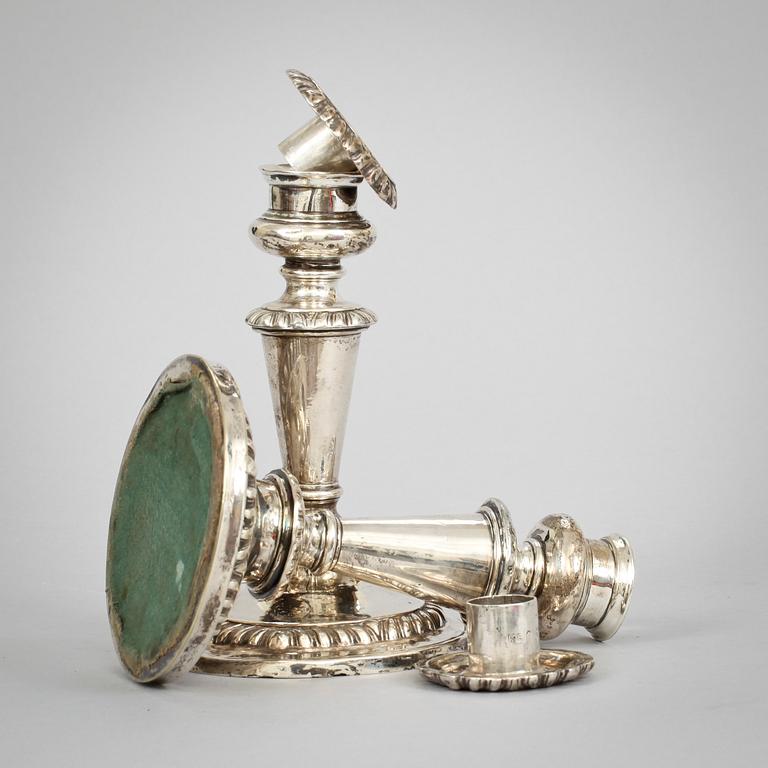 LJUSSTAKAR, ett par, silver. Sheffield 1830/40-tal.