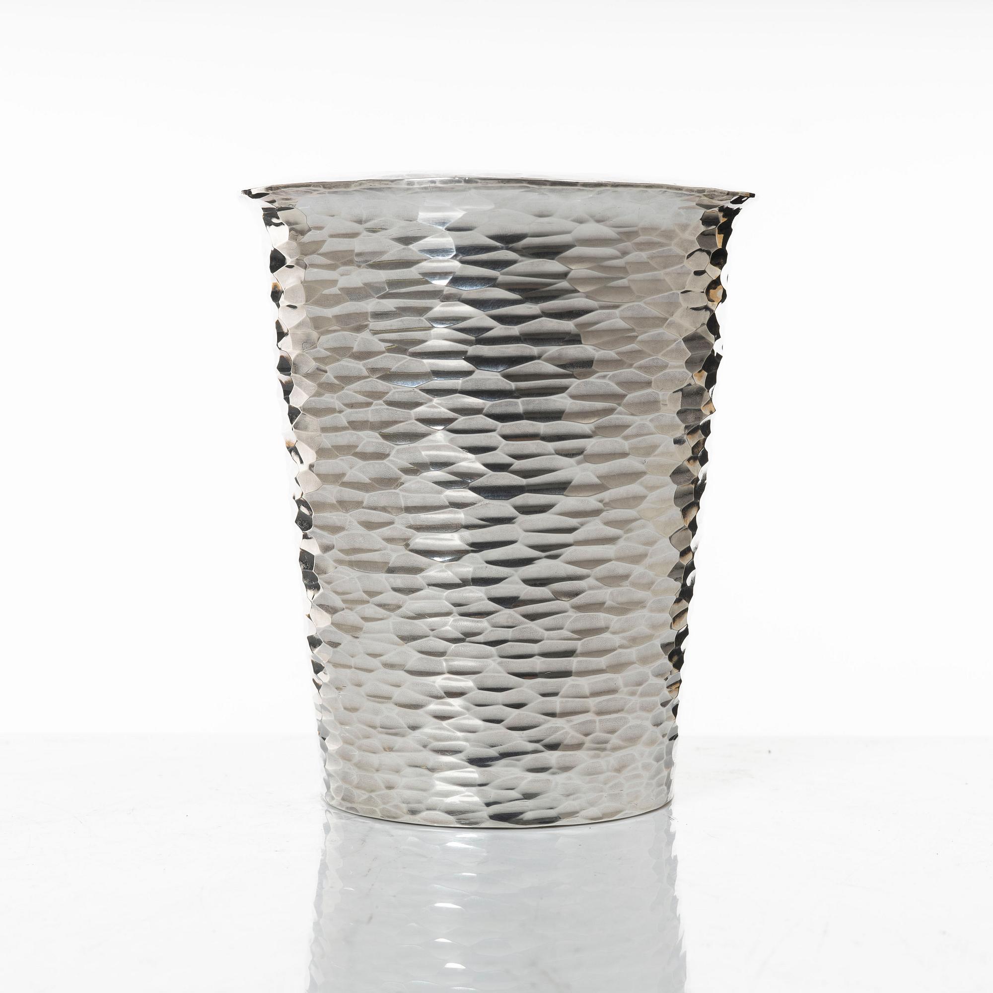 Bägare. sterlingsilver. Torbjörn Groth, Stockholm 1986.