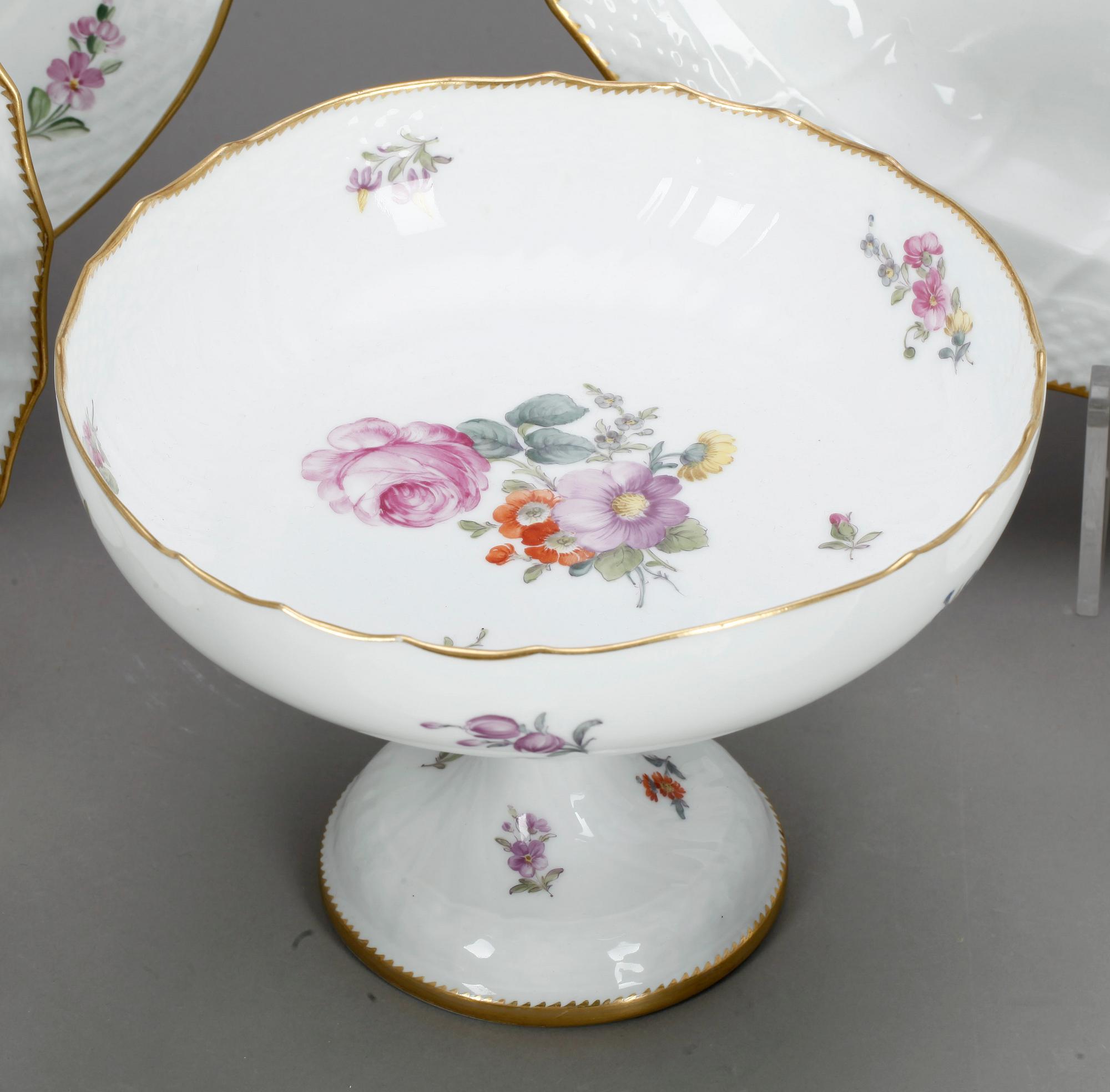 MATSERVIS, porslin, 45 delar, "Saxisk blomst", Royal Copenhagen.