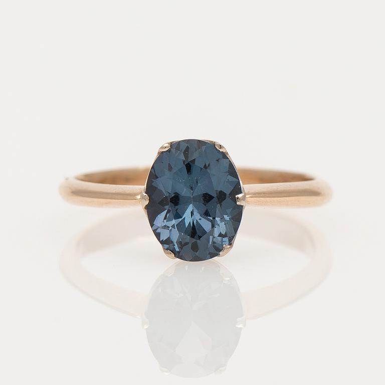 RING, fasettslipad spinell, 14K guld.