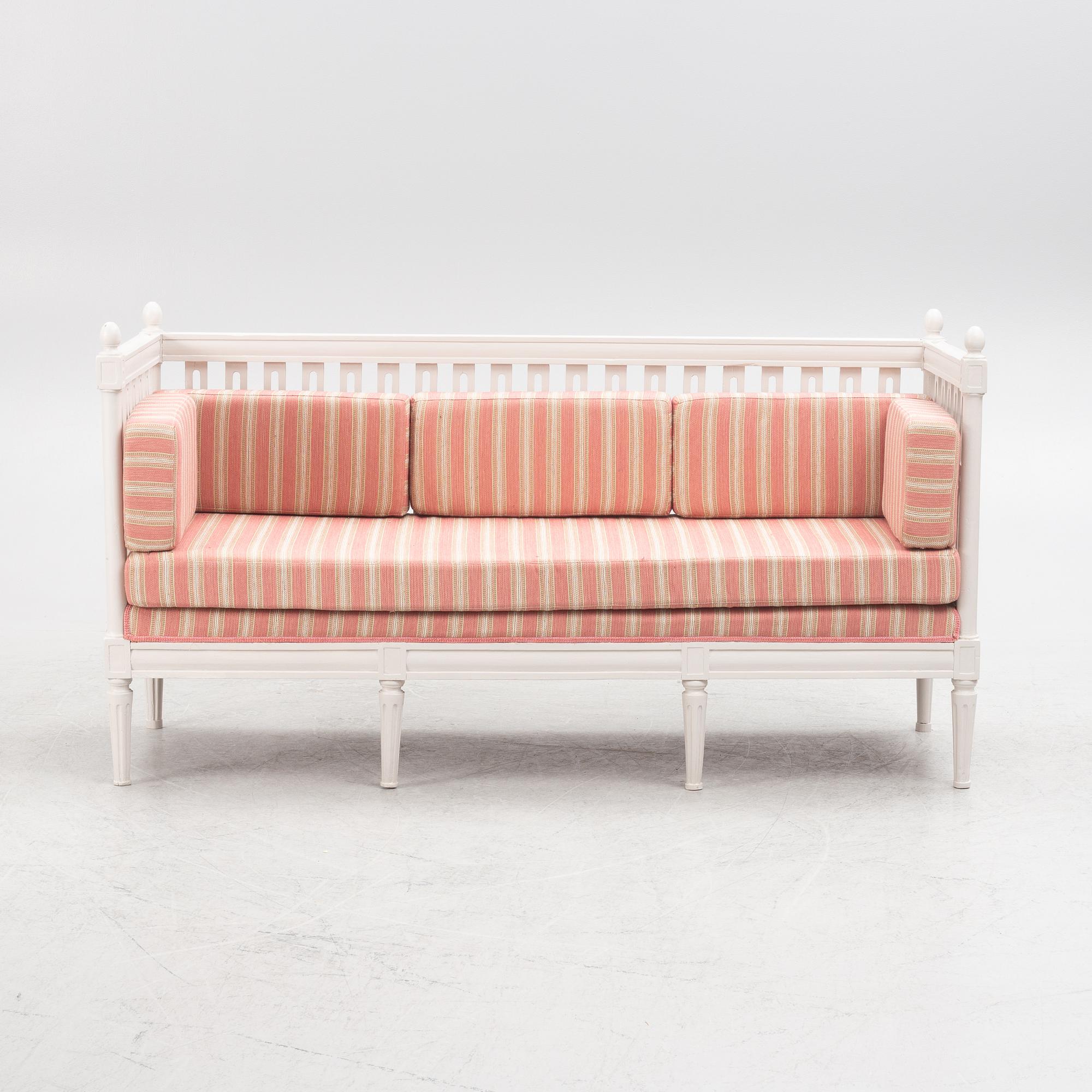 Soffa, sengustaviansk, från omkring år 1800.