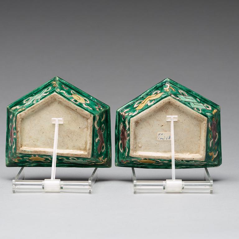 A pair of bisquit porcelain cabaret dishes, Qing dynasty, Kangxi (1662-1722).