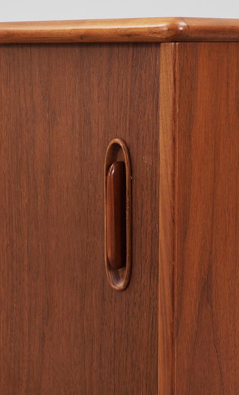 SIDEBOARD, Nils Jonsson, Toreds, 1900-talets mitt.