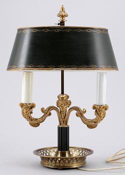 BORDSLAMPA, s.k. bouillottelampa, mässing, 1900-talets första hälft.