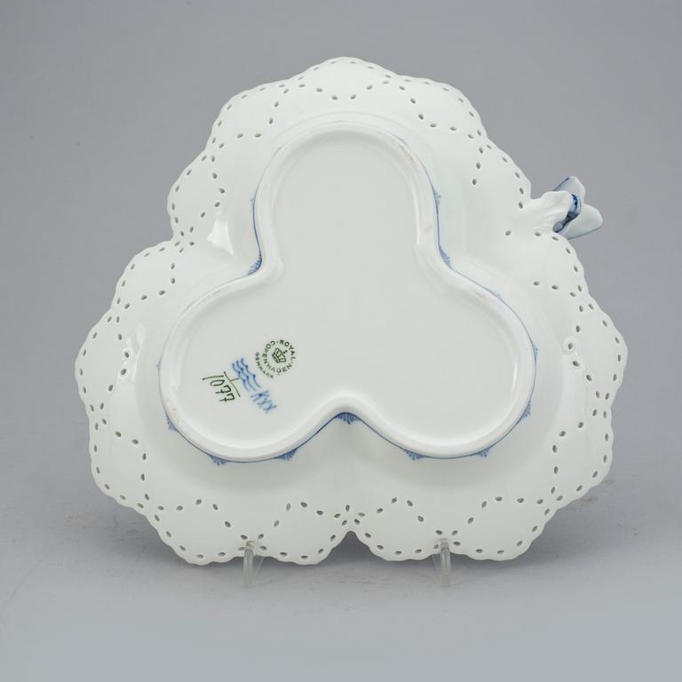 SKÅL, Porslin, "Musselmalet", Royal Copenhagen.