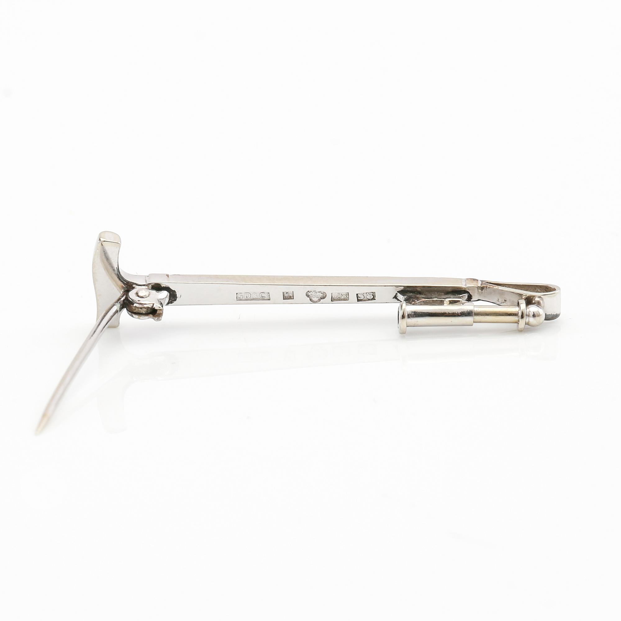 Brooch in 18K white gold shaped like a riding crop with rose-cut diamonds, G. Dahlgren & Co Malmö 1944.