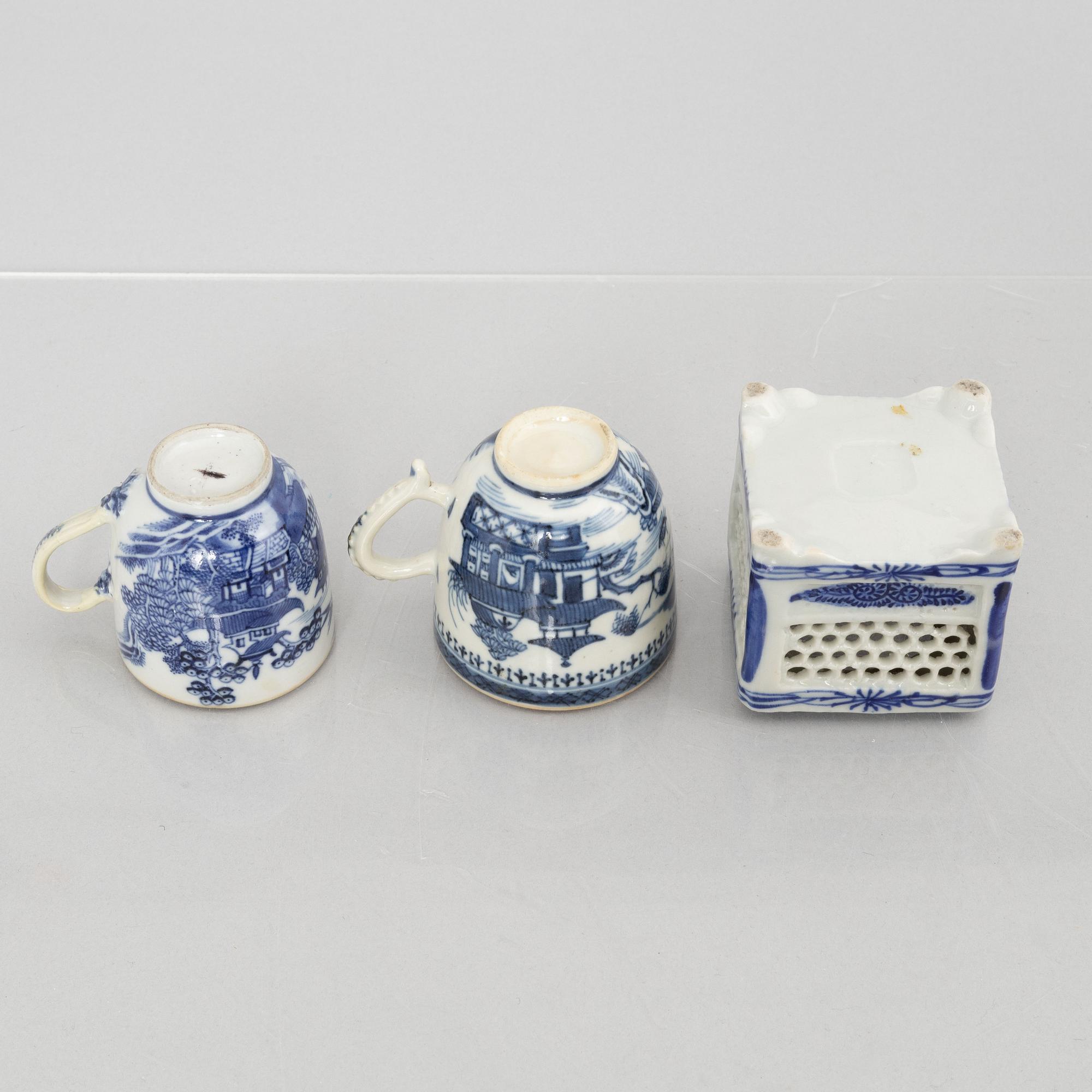A set of 13 porcelain pieces, China, Qing dynasty, 18th century - early 20th century.