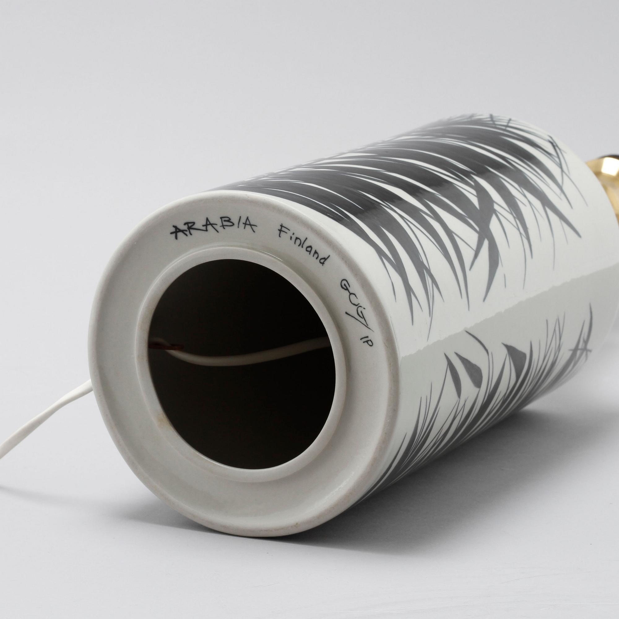 A stoneware table lamp by Gunvor Olin-Gröpnquist, Arabia, from the latter half of the 20th century.