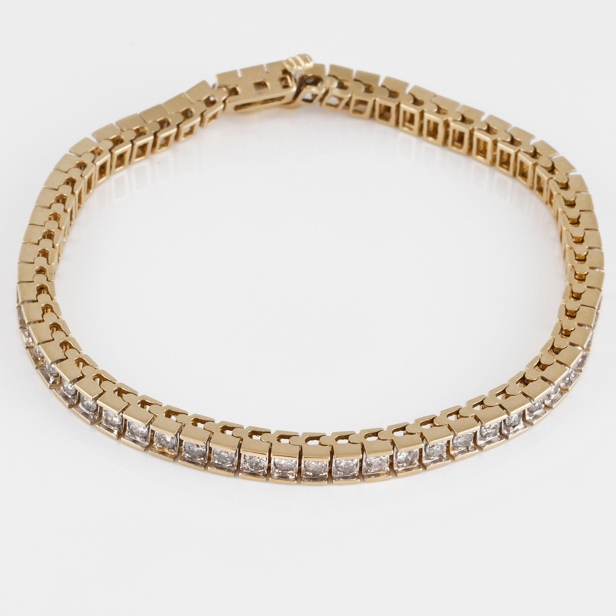 ARMLÄNK, 14K guld med briljantslipade diamanter ca 3.00 ct. Vikt 14,7 gram.