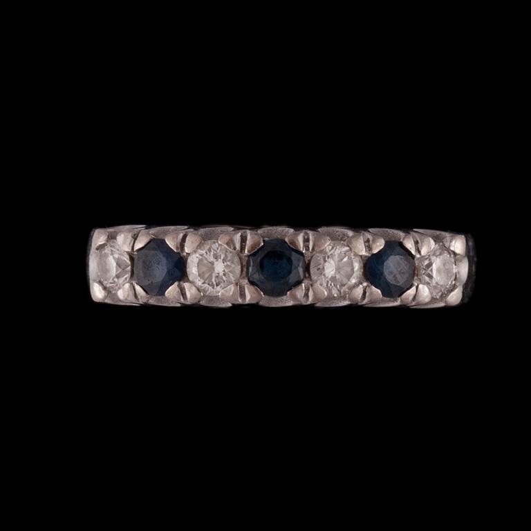 RINGAR, 2 st, 18K vitguld, diamanter och safirer. Vikt totalt ca 8,4 g.