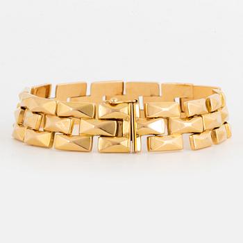 An 18K gold bracelet, Italy.