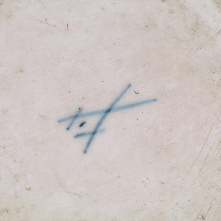 A Meissen chocholat pot with cover, 18th Century.