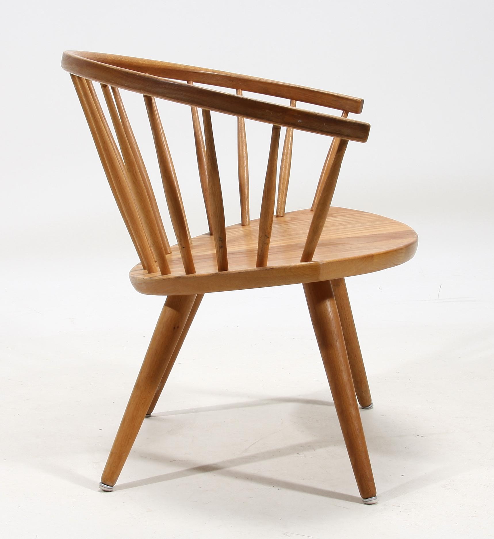 KARMSTOL, "Arka" Yngve Ekström. Modellen formgiven 1955.