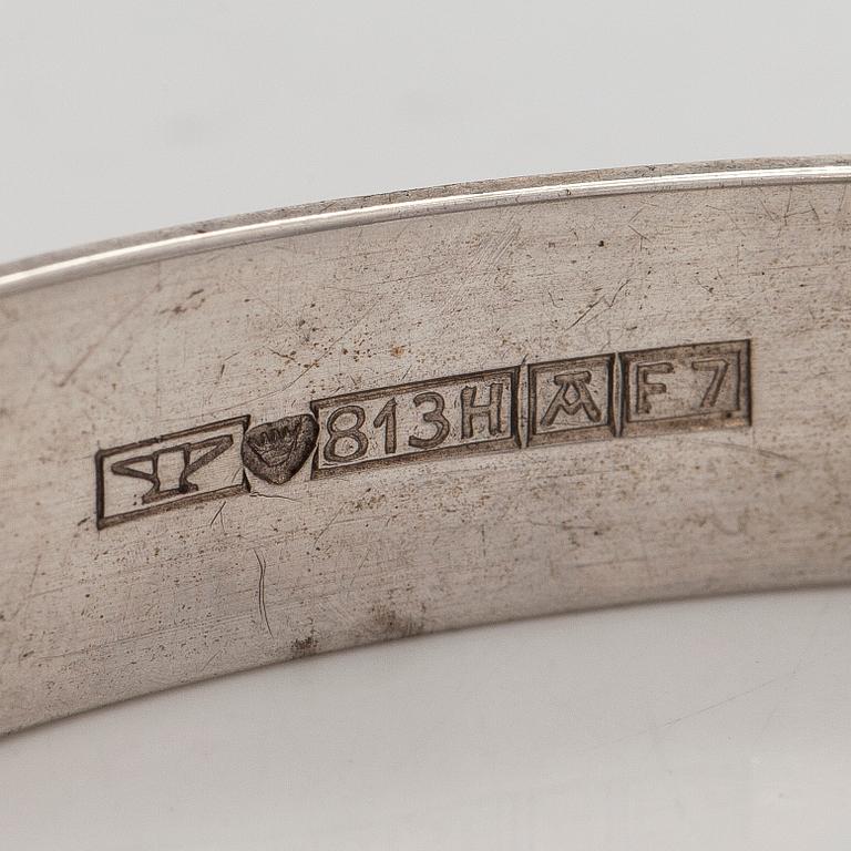 Elis Kauppi, rannekoru, hopeaa ja ametisti. Kupittaan Kulta, Turku 1959.