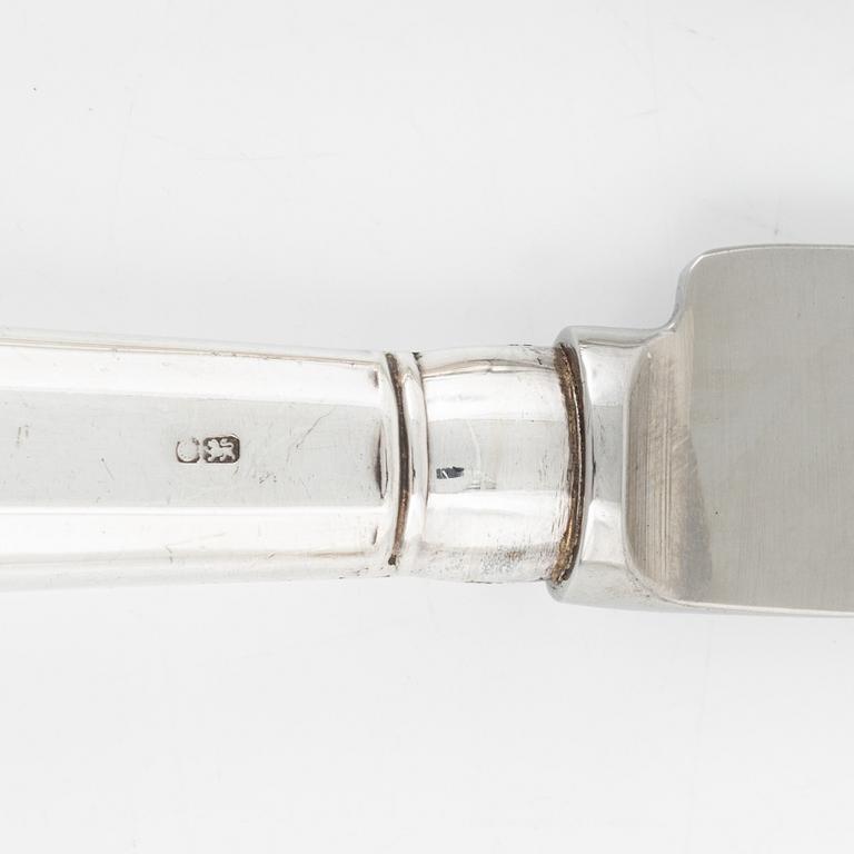 A set of English Silver Pistol Grip Knives, mark of Strickett & Loder, Sheffield 1987 (12 pieces).