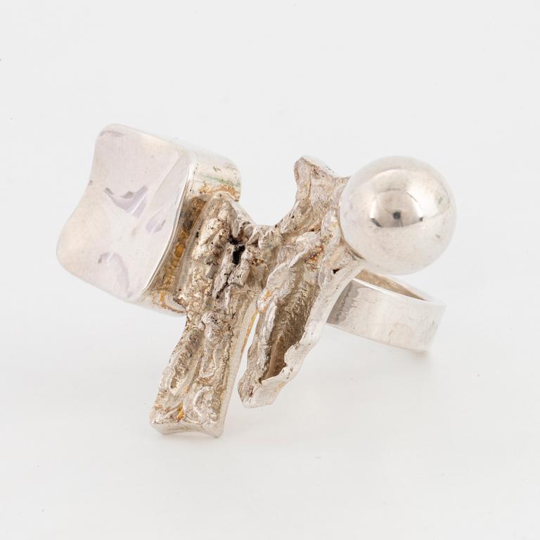 A sterlingsilver ring by Rolf Karlsson.