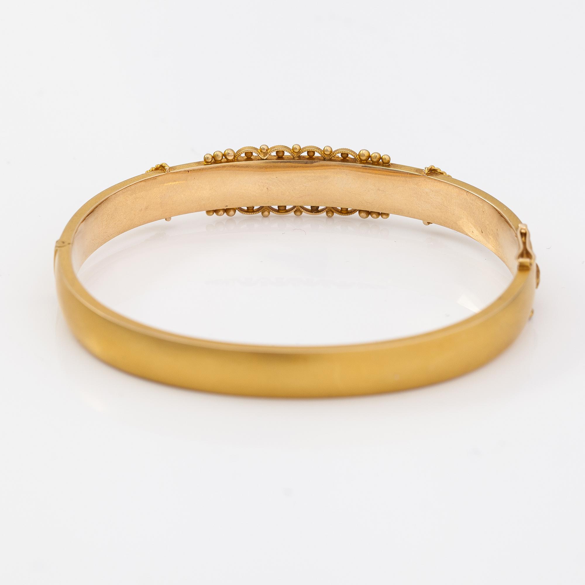 Oskar Lindroos, A 14K gold bracelet with diamond ca. 0.49 ct in total. Helsinki 1940s.