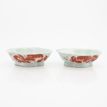 A pair of Chinese porcelain bowls 20th century.