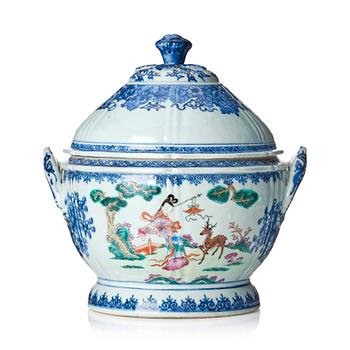 1265. An underglaze blue and famille rose tureen with cover, Qing dynasty, Qianlong (1736-95).