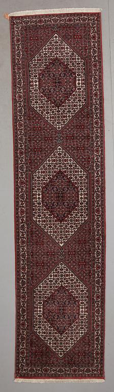 MATTA, Bidjar, ca 332 x 82 cm.
