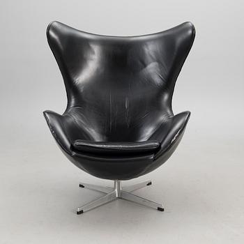 ARNE JACOBSEN,  fåtölj, "Ägget/ The Egg Chair", Arne Jacobsen, Fritz Hansen, Danmark 1960-tal.