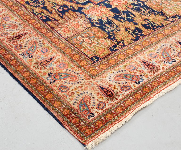 Matto, semi-antique Tabriz, ca 310-314 x 246,5 cm.