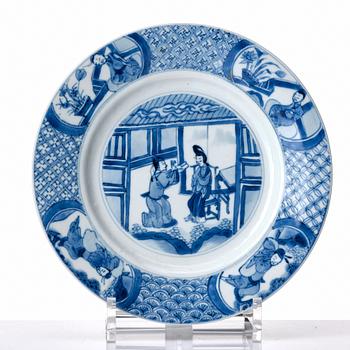 A blue and white vase and two dishes, Qing dynasty, 18th Century.